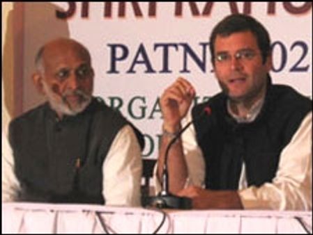 कड़ी सुरक्षा के बीच राहुल का मुंबई दौरा