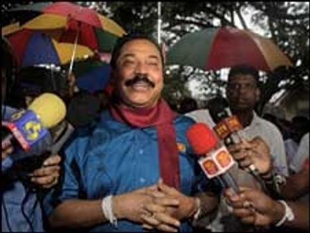 राजपक्षे की पार्टी को बहुमत