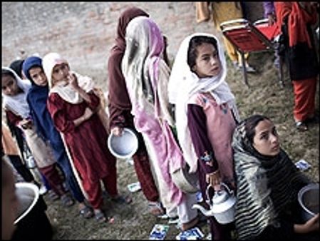 शरणार्थियों को बढ़ती संख्या पर संयुक्त राष्ट्र चिंतित