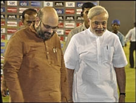 गुजरात के गृह राज्यमंत्री अमित शाह ने दिया इस्तीफ़ा