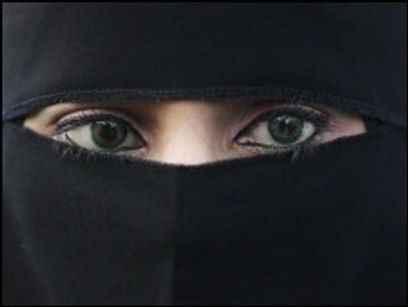 धार्मिक पहनावा बाध्यकारी नहीं: बांग्लादेश हाईकोर्ट