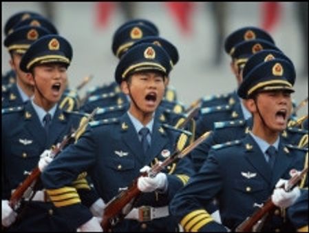 'चीन गुपचुप बढ़ा रहा है फ़ौजी ताक़त'
