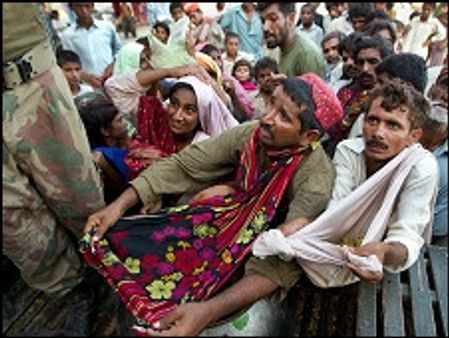 पाकिस्तान की सहायता के लिए हिलेरी ने भी गुहार लगाई