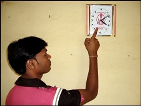 उल्टी घूमती हैं ये घड़ियां !