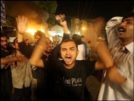 धमाके कायरतापूर्ण आतंकवादी कार्रवाई: गिलानी