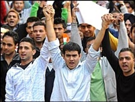 रैगिंग में चार सीनियर छात्रों को सज़ा