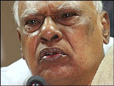 रोसैया ने इस्तीफ़े की घोषणा की