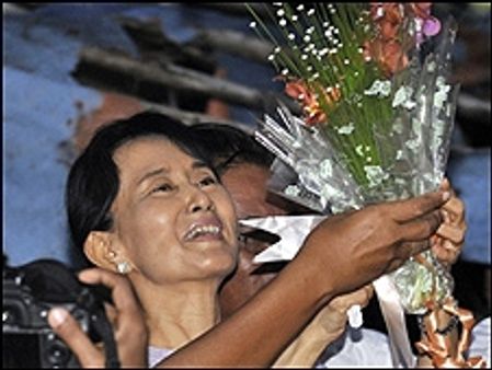 सू ची की रिहाई का स्वागत, आज देंगीं भाषण