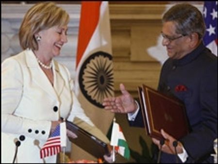 हिलेरी ने एसएम कृष्णा से बात की