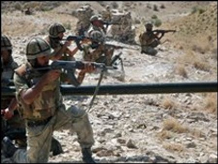 'पाकिस्तानी सेना का चरमपंथी गुटों को सहयोग'