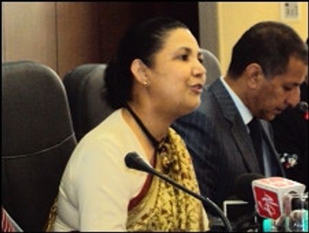 भारतीय राजदूत की साड़ी की वजह से सुरक्षा जांच?