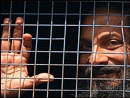 बिनायक सेन को देशद्रोह के लिए उम्रक़ैद