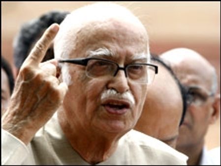 कर्नाटक: राज्यपाल को हटाने की गुहार