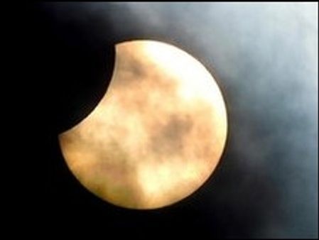 वर्ष का पहला आंशिक सूर्यग्रहण