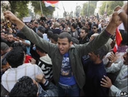 मिस्र में तीन पूर्व मंत्री गिरफ़्तार