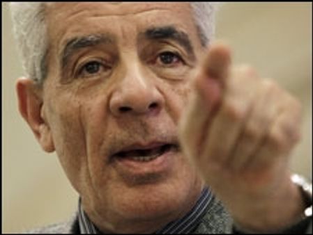 गद्दाफी का साथ छोड़ रहे है नेता