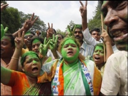 दीदी और अम्मा का परचम