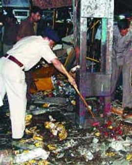 अहमदाबाद धमाके: रेड कॉर्नर नोटिस की मांग