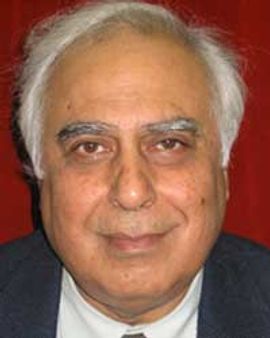 स्वतंत्र आडिटरों ने किया सिर नीचाः सिब्बल