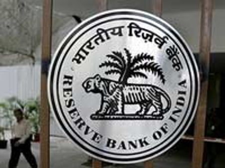 रिज़र्व बैंक ने नहीं घटाई प्रमुख ब्याज दरें