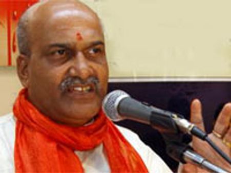 'वैलेंटाइंस डे मनाया तो खैर नहीं'