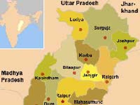 नक्‍सलियों ने बस पर की अंधाधुंध फायरिंग