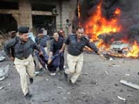 लाहौरः पुलिस कैंप पर आतंकी हमला