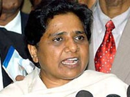 मायावती ने साधा चावला पर निशाना