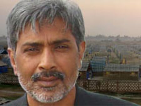 प्रकाश झा के दफ्तर से मिले लाखों रुपए