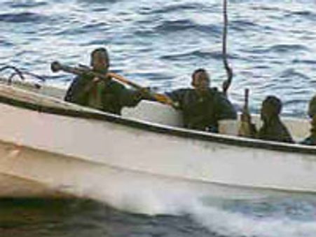 भारतीय जहाज ने पकड़े समुद्री लुटेरे