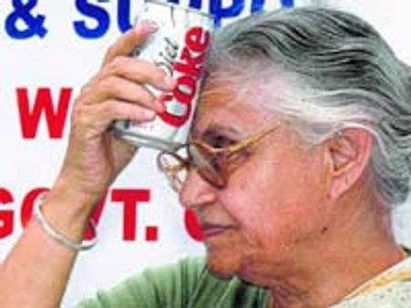 गर्मी ने छुड़ाए नेताओं के पसीने