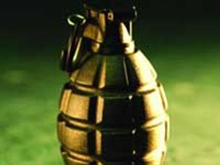 टीचर ने शादी के तोहफे में दिया ग्रेनेड