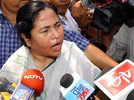 टाटा से बात करने को तैयार ममता