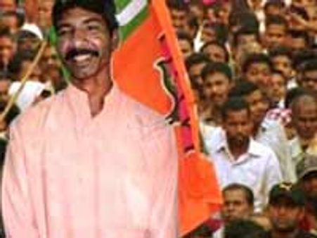 दंगे के आरोपी विधायक ने शपथ ली