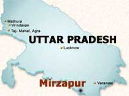 चार बेटों की मौत मांग रहे मां-बाप