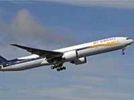 दिल्ली आ रहा विमान रनवे पर फिसला