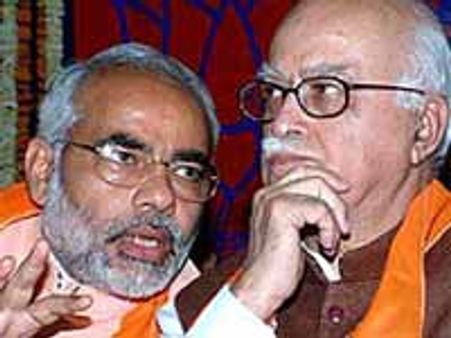 आडवाणी, मोदी, वरुण ने भाजपा को डुबोया