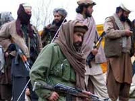 वोट डालने वालों की उंगलियां काटीं