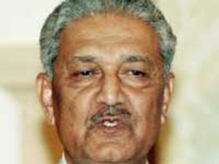 पाकः ए. क्यू. खान से प्रतिबंध समाप्त