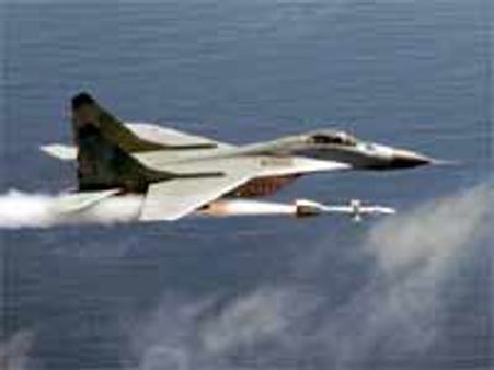 अमृतसर में घुसा अजनबी विमान