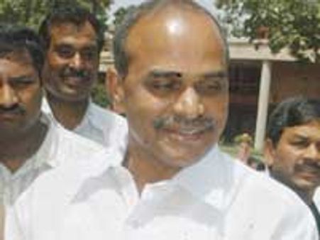 आंध्रा सीएम के हेलीकॉप्‍टर की खोज जारी