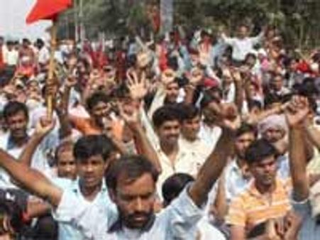 गुड़गांव में 80 हजार कर्मचारी हड़ताल पर