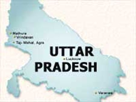 रैम्प पर चलीं आगरा की मेयर, विवाद उठा