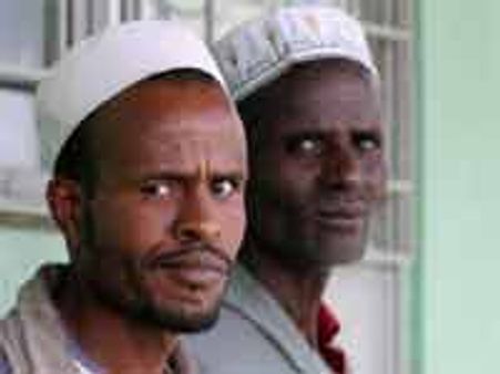 वंदेमातरम्‌ की नहीं, रोटी की बात करें