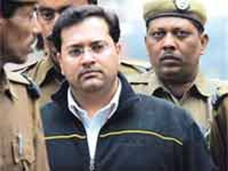 अजुर्न रामपाल की बार में दिखा मनु शर्मा