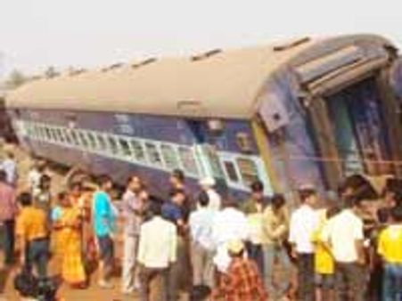 मैसूर-अजमेर एक्सप्रेस पटरी से उतरी, 5 घायल