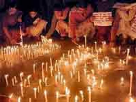 मुंबई हमलों की बरसी पर श्रद्धांजलि सभाएँ