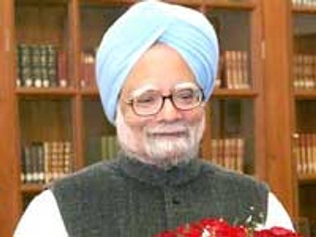 प्रधानमंत्री स्वदेश लौटे