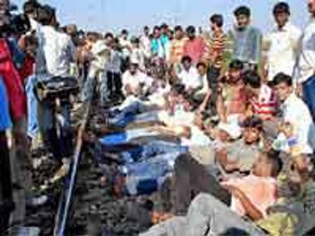 तेलंगाना: उग्र आंदोलन, सड़कों पर उतरे लोग