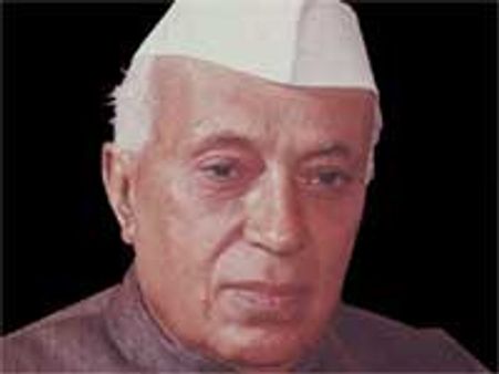 नेहरू के आलोचक अपने पूर्वाग्रह की गिरफ्त में